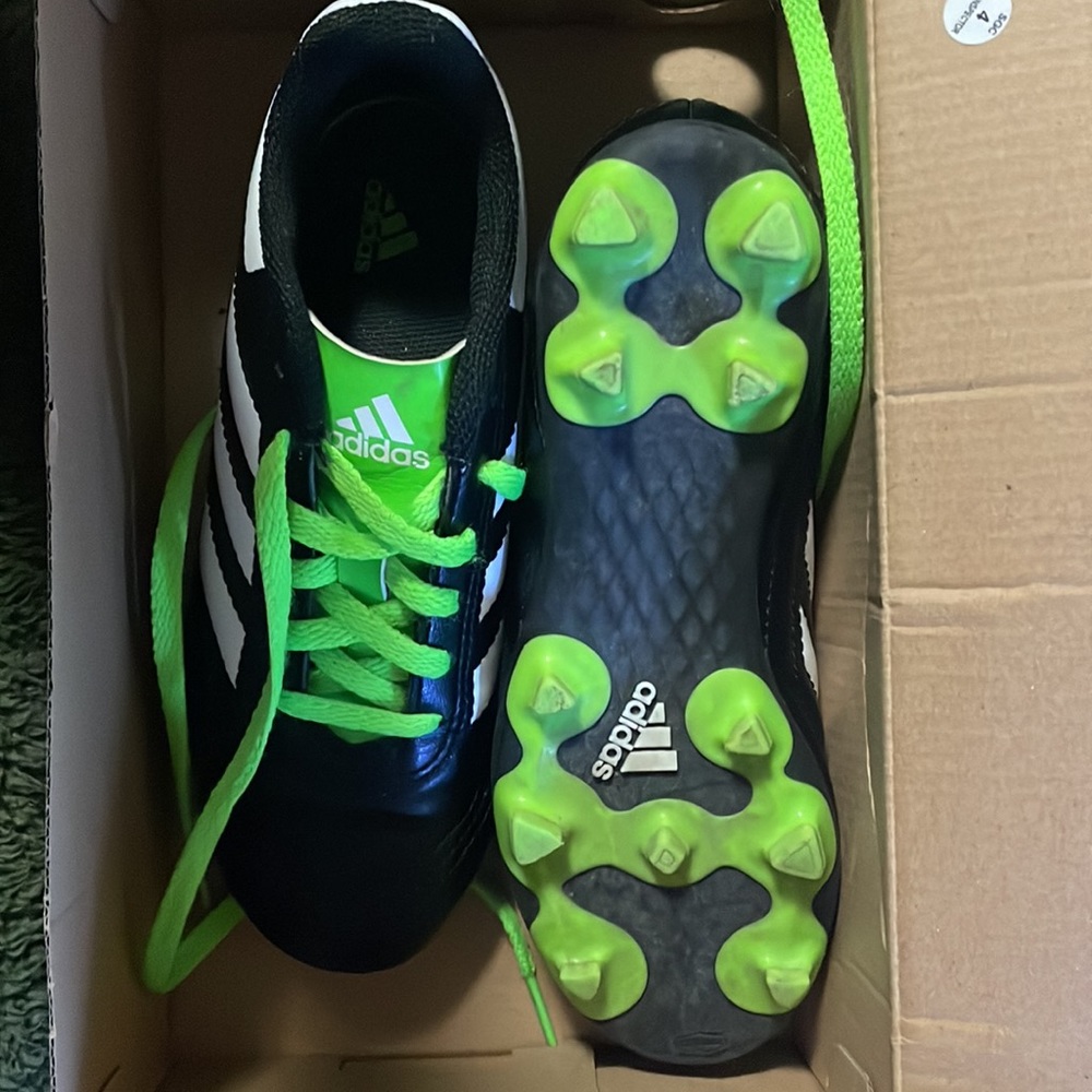 Cleats - Picture 2 of 6